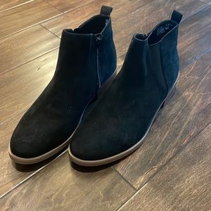 Time and Tru black booties